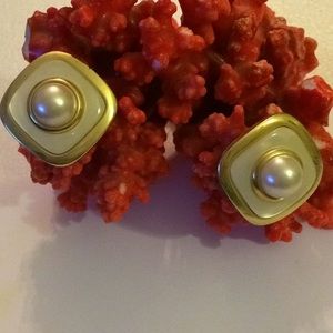 Mop stud earrings